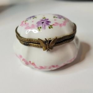 Floral Limoges Box, butterfly clasp. Hand Painted, France